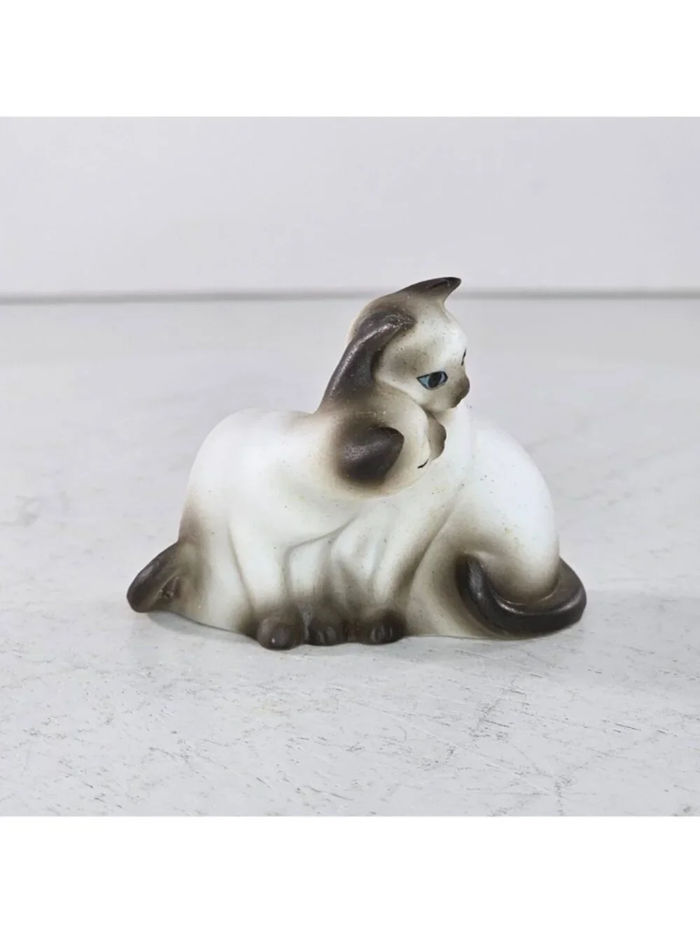 Vintage George Good Siamese Cats Cuddling Pair Miniature Figurine 1986 by Fabriz